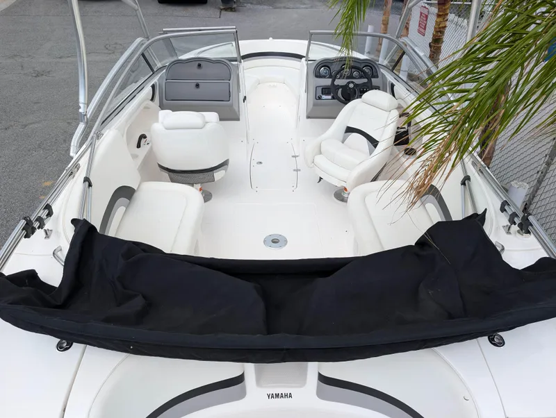 Slide: The Image of 2004 Yamaha Boats AR230 HO interior with white seating and steering console. - 9