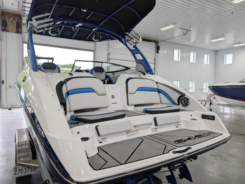 Slide: The Image of 2019 Yamaha Boats 242X E-Series in a spacious indoor showroom. - 7