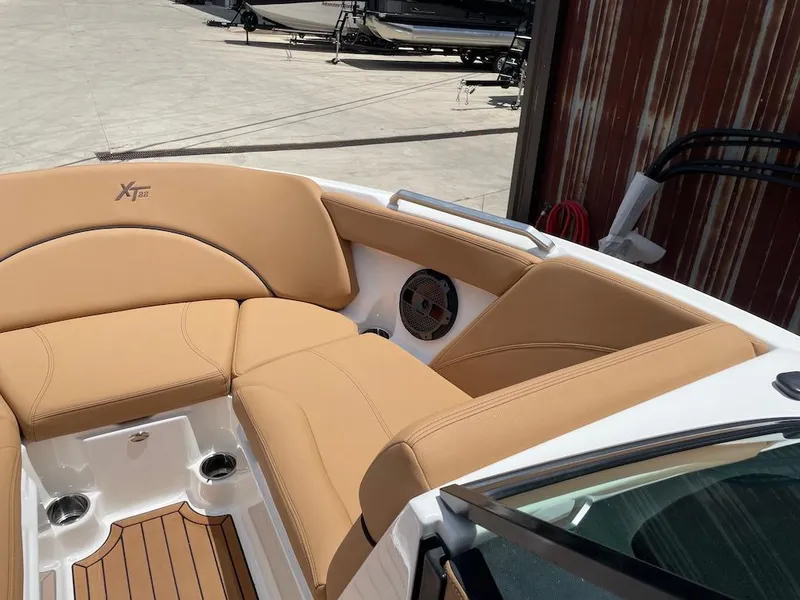 Slide: The Image of MasterCraft XT22 2020 - 11