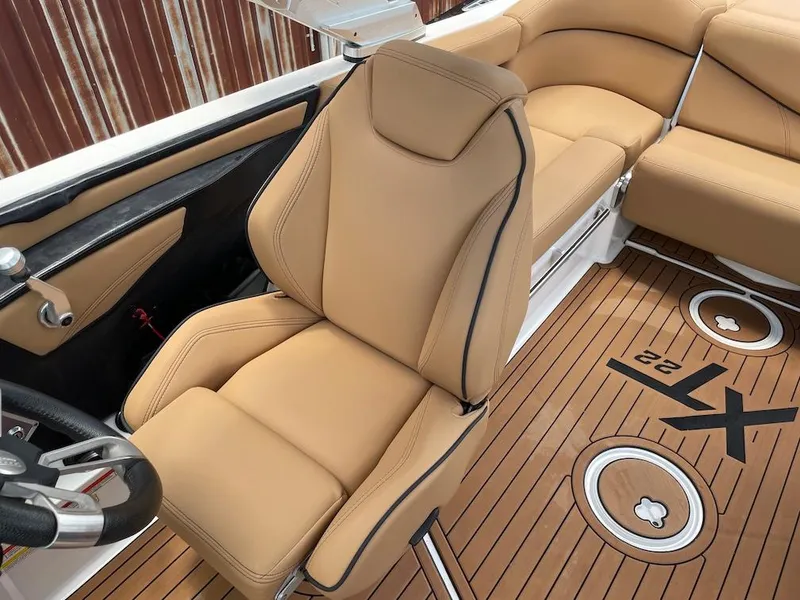 Slide: The Image of MasterCraft XT22 2020 - 13