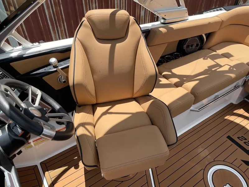 Slide: The Image of MasterCraft XT22 2020 - 14