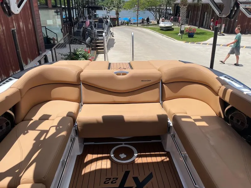 Slide: The Image of MasterCraft XT22 2020 - 18