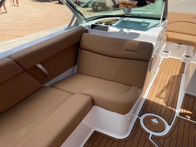 Slide: The Image of MasterCraft XT22 2020 - 6