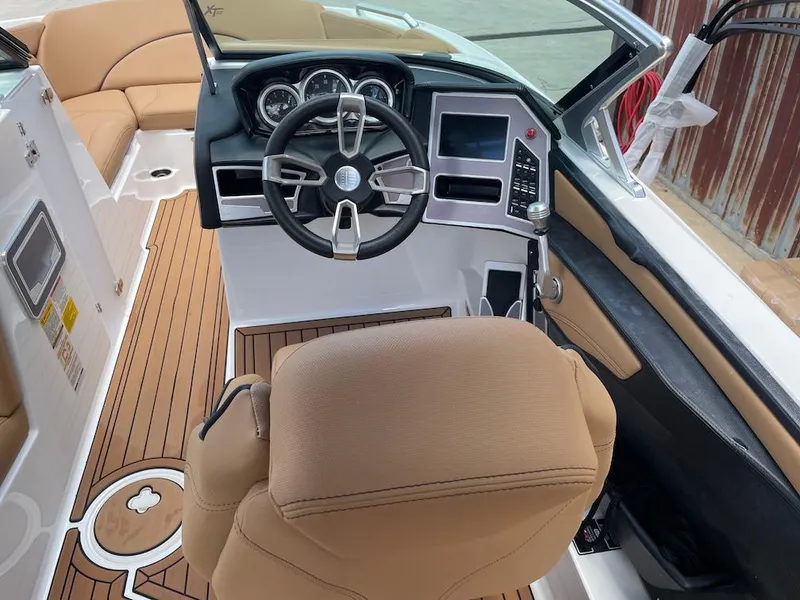 Slide: The Image of MasterCraft XT22 2020 - 7