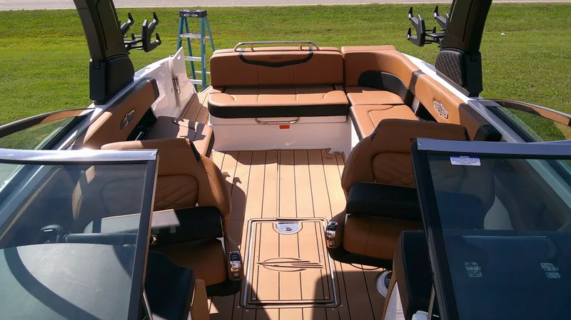 Slide: The Image of Chaparral 30 Surf 2026 - 16