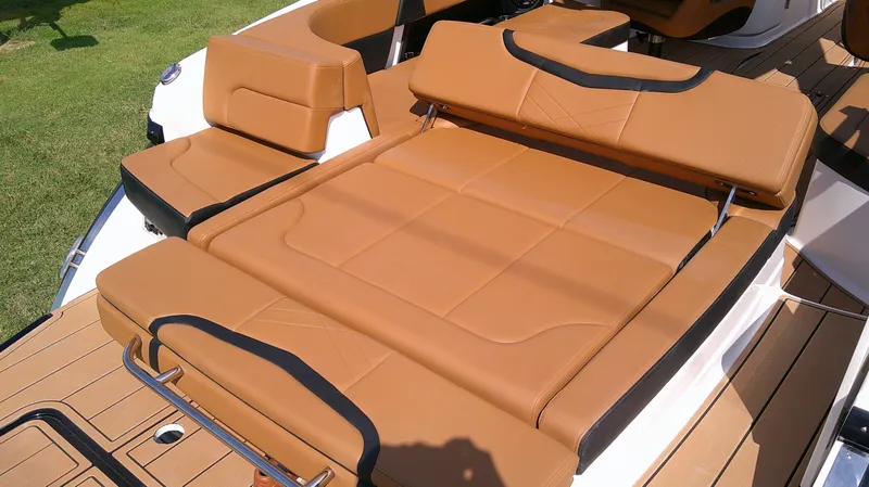 Slide: The Image of Chaparral 30 Surf 2026 - 6