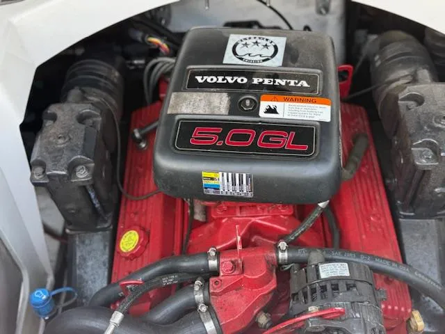 Slide: The Image of Volvo Penta 5.0GL engine in 2005 Four Winns 190 Horizon boat. - 6