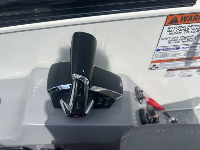 Slide: The Image of Bennington 23 RXSB Performance Tri-Toon Pontoon 2024 - 18