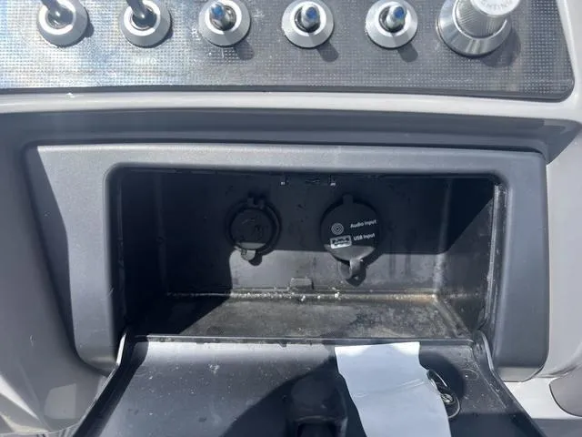 Slide: The Image of Bennington 23 RXSB Performance Tri-Toon Pontoon 2024 - 20