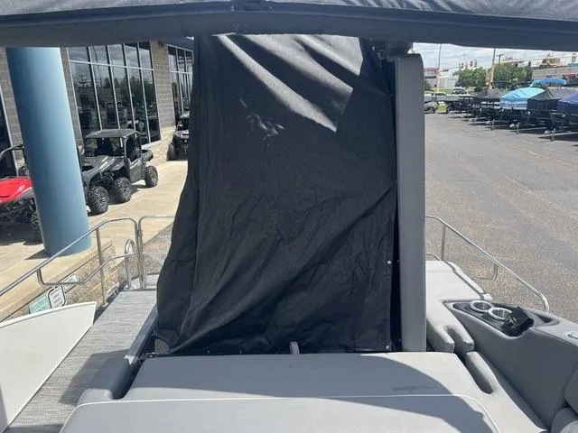 Slide: The Image of Bennington 23 RXSB Performance Tri-Toon Pontoon 2024 - 29