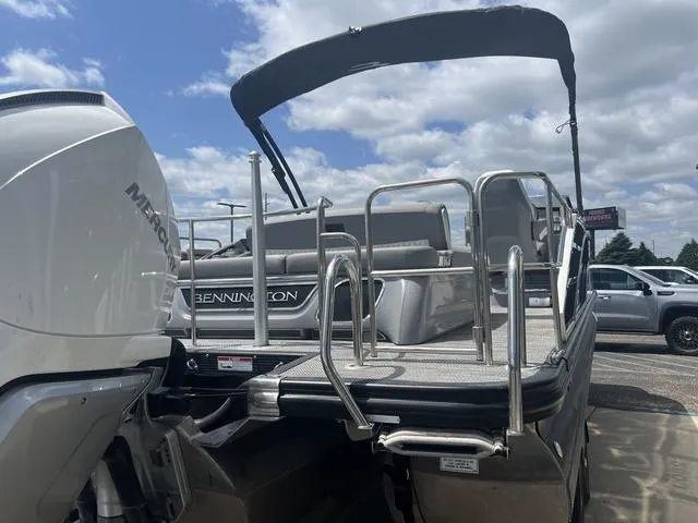 Slide: The Image of Bennington 23 RXSB Performance Tri-Toon Pontoon 2024 - 3