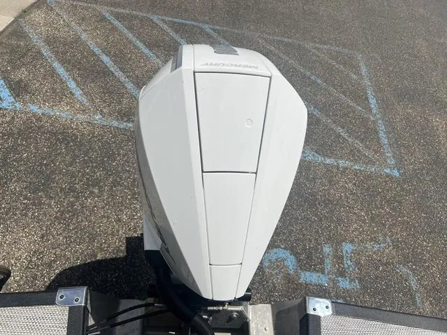 Slide: The Image of Bennington 23 RXSB Performance Tri-Toon Pontoon 2024 - 30