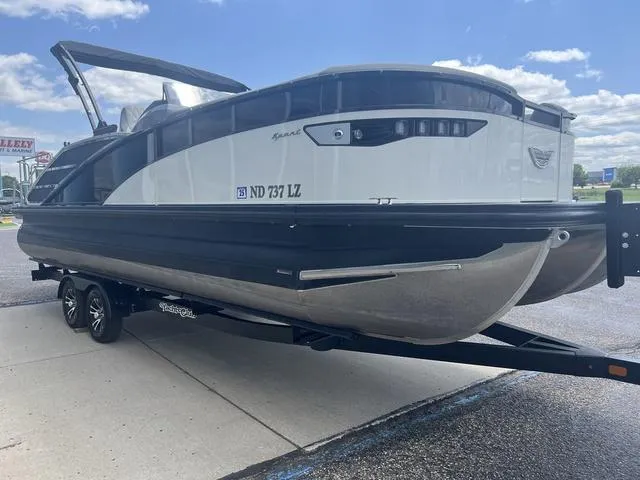 Slide: The Image of Bennington 23 RXSB Performance Tri-Toon Pontoon 2024 - 5