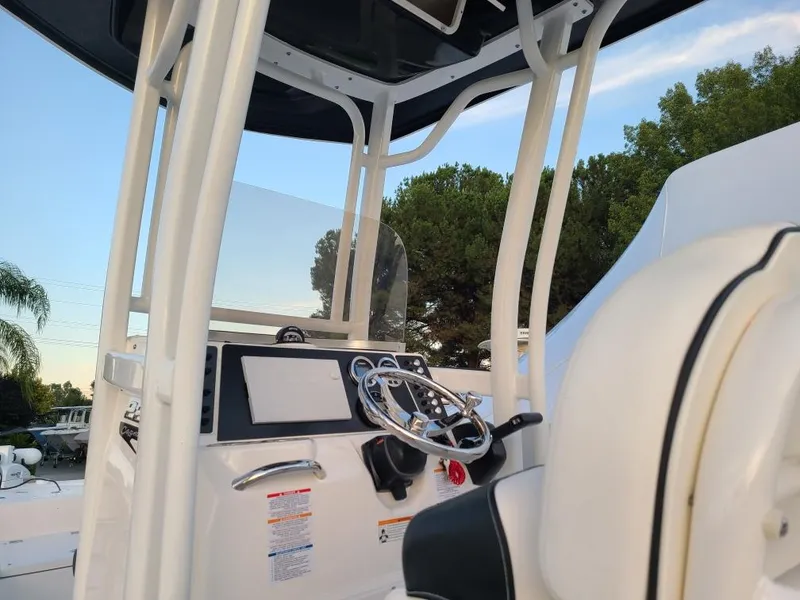 Slide: The Image of Robalo 226 Cayman 2024 - 2
