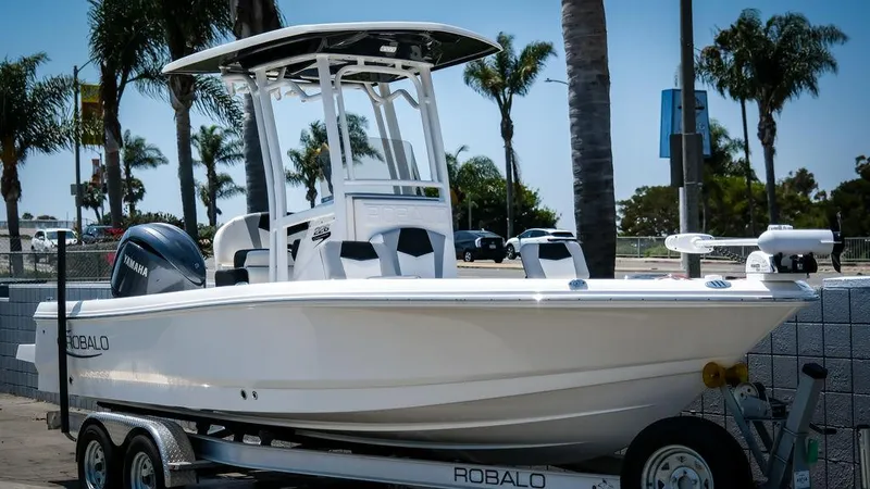 Slide: The Image of Robalo 226 Cayman 2024 - 4