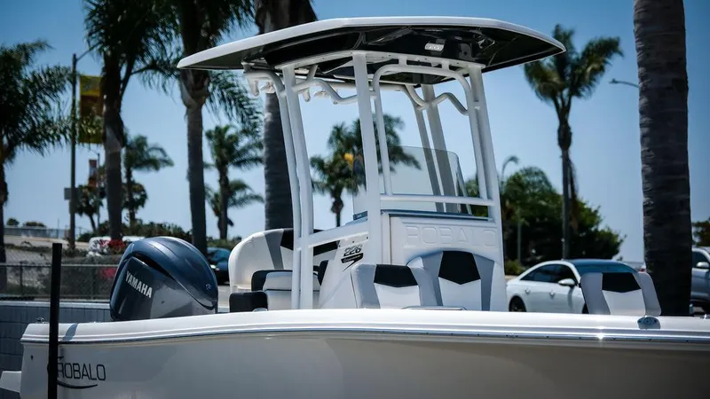 Slide: The Image of Robalo 226 Cayman 2024 - 6