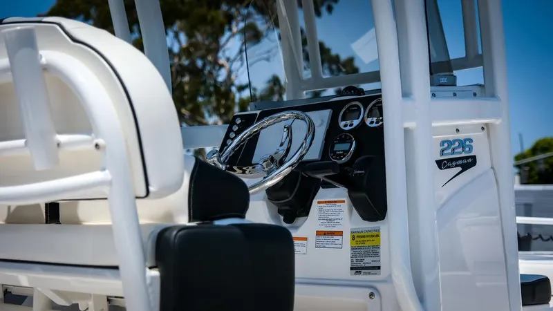 Slide: The Image of Robalo 226 Cayman 2024 - 9