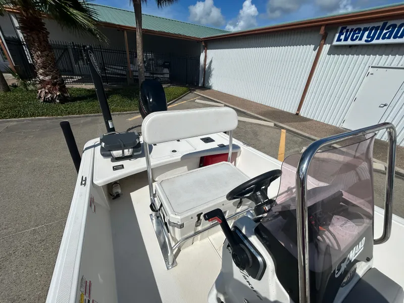 Slide: The Image of 2020 Mako Pro Skiff 17 CC boat interior with steering console and seating. - 12
