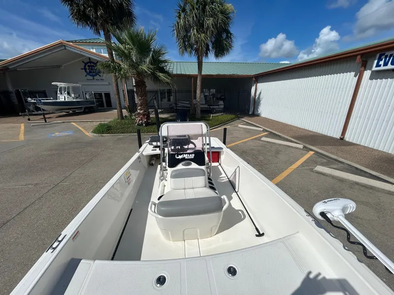 Slide: The Image of 2020 Mako Pro Skiff 17 CC boat parked outside dealership under clear sky. - 13