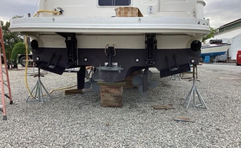 Slide: The Image of 2002 Sea Ray 480 Motor Yacht on stands, rear view, showing propellers and rudders. - 38