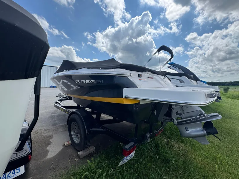 Slide: The Image of Regal 1900 ES Bowrider 2013 - 3