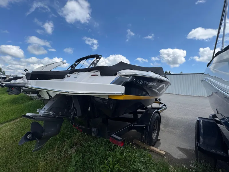 Slide: The Image of Regal 1900 ES Bowrider 2013 - 4