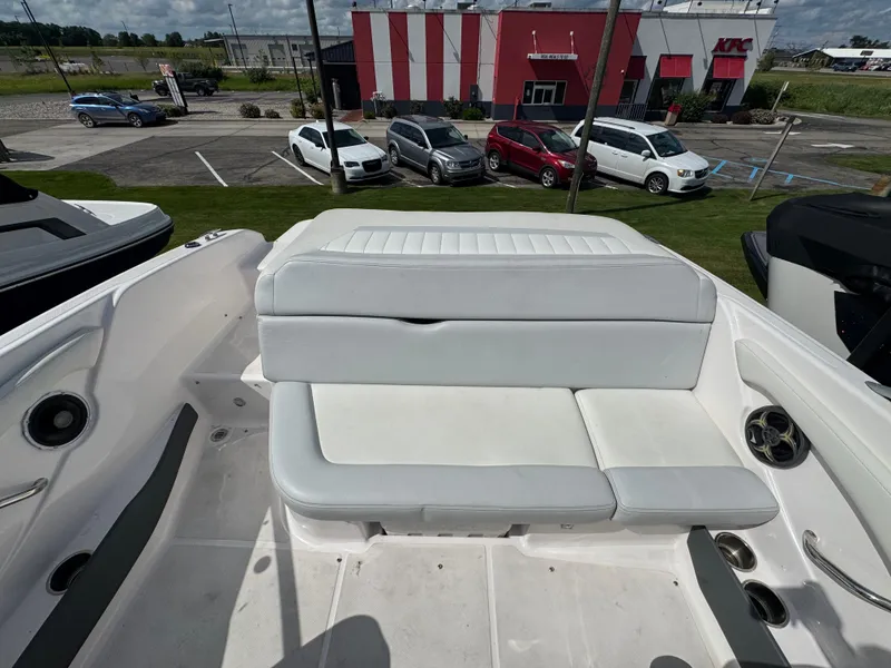 Slide: The Image of Regal 1900 ES Bowrider 2013 - 5