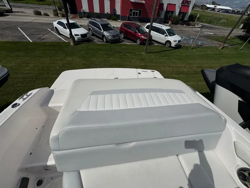 Slide: The Image of Regal 1900 ES Bowrider 2013 - 6