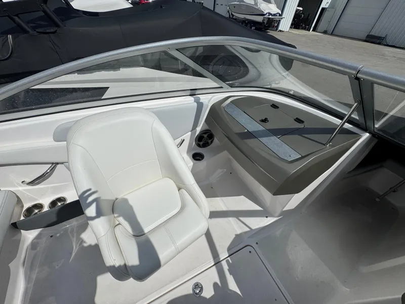 Slide: The Image of Regal 1900 ES Bowrider 2013 - 7