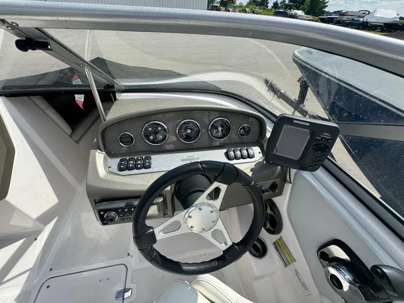 Slide: The Image of Regal 1900 ES Bowrider 2013 - 9