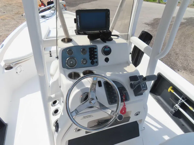 Slide: The Image of Blue Wave 2300SL 2018 - 12