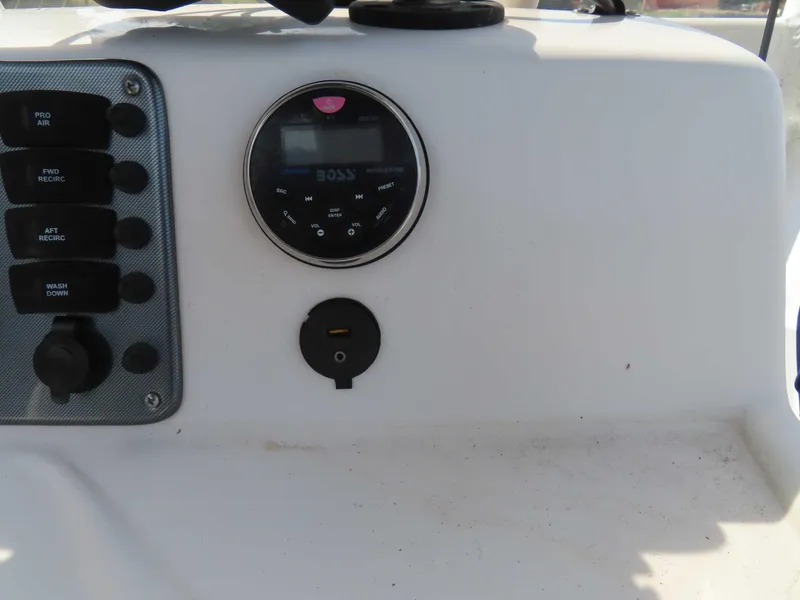 Slide: The Image of Blue Wave 2300SL 2018 - 17