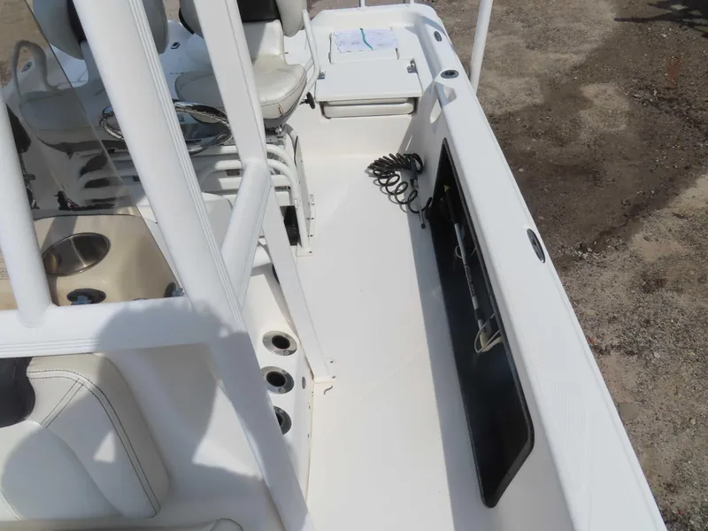 Slide: The Image of Blue Wave 2300SL 2018 - 25