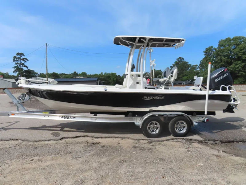 Slide: The Image of Blue Wave 2300SL 2018 - 6