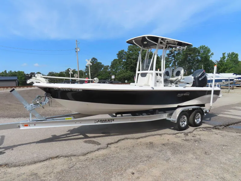 Slide: The Image of Blue Wave 2300SL 2018 - 7