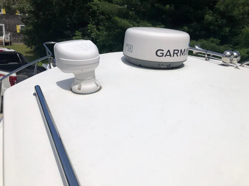 Slide: The Image of 2015 Parker 2530 Extended Cabin boat with Garmin radar on the roof. - 10