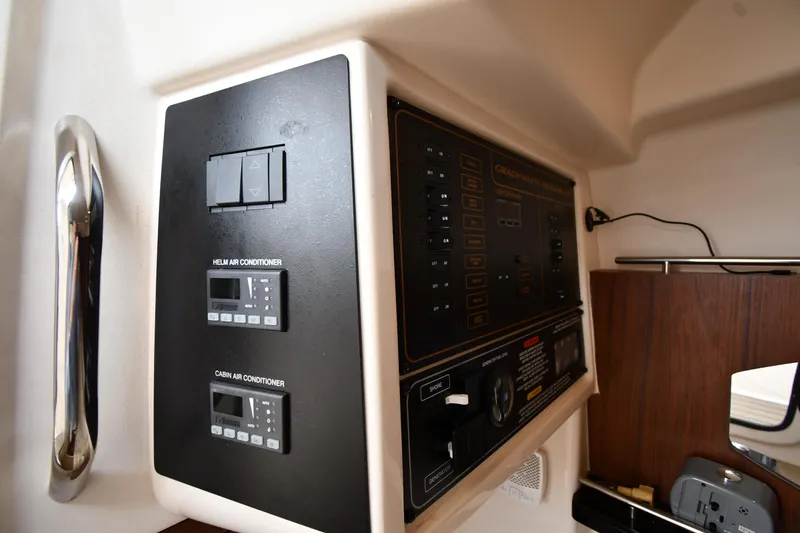 Slide: The Image of Grady-White Freedom 335 2018 - 52