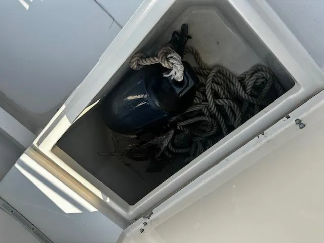 Slide: The Image of Storage compartment on a 1993 Grady-White Sailfish 252 with ropes and a fender. - 11