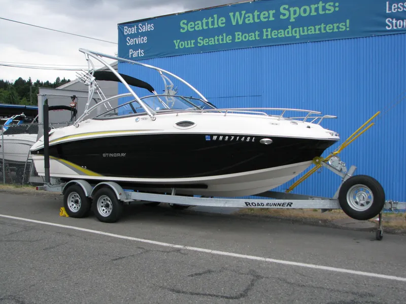 Slide: The Image of 2017 Stingray 215 CR boat on trailer at Seattle Water Sports dealership. - 18