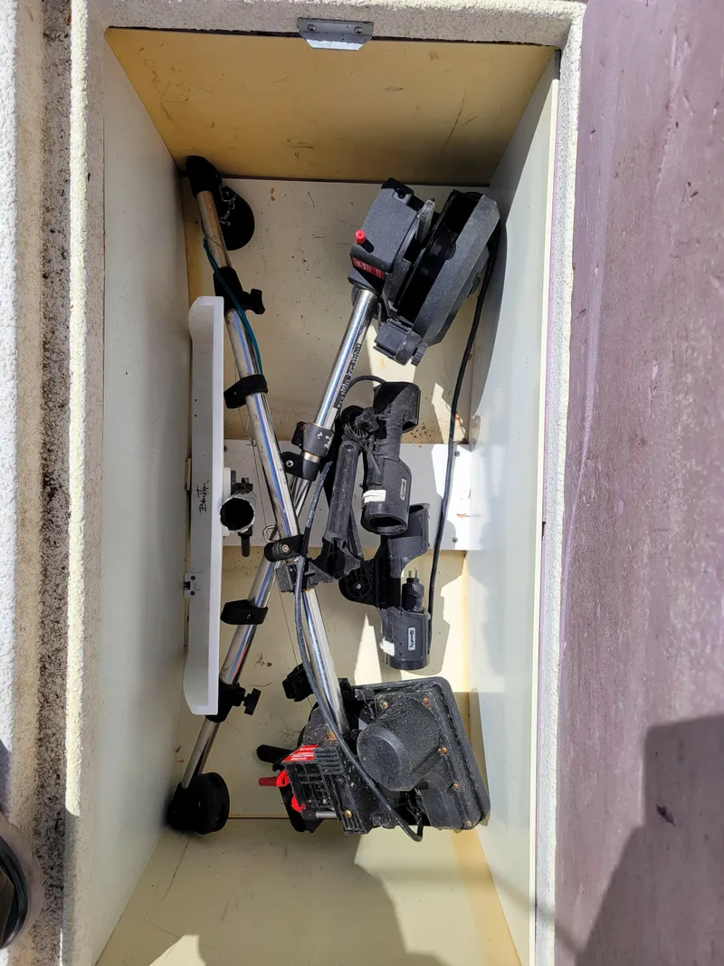 Slide: The Image of Storage compartment of a 2000 SeaSport 2400 XL Limited boat with fishing equipment. - 38