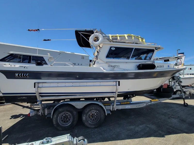 Slide: The Image of 2000 SeaSport 2400 XL Limited boat on trailer, side view, sunny day. - 5