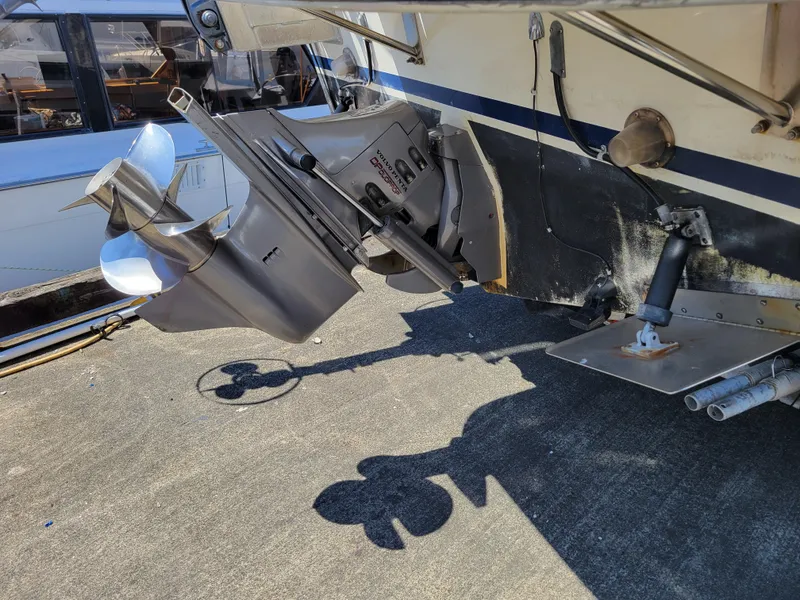 Slide: The Image of Outboard motor of a 2000 SeaSport 2400 XL Limited boat on a sunny day. - 8