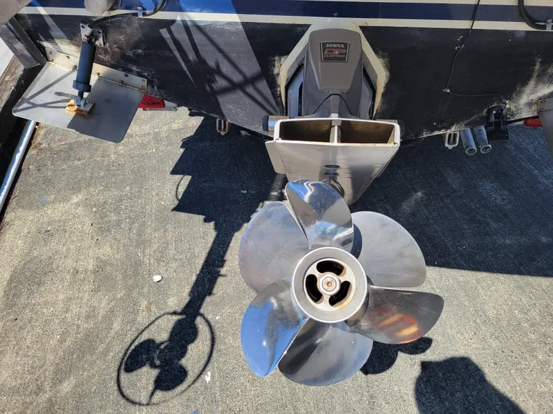 Slide: The Image of Propeller and stern of 2000 SeaSport 2400 XL Limited boat in sunlight. - 9