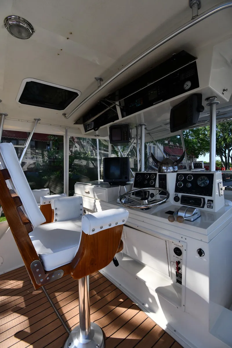 Slide: The Image of Viking 48 Convertible 1988 - 20