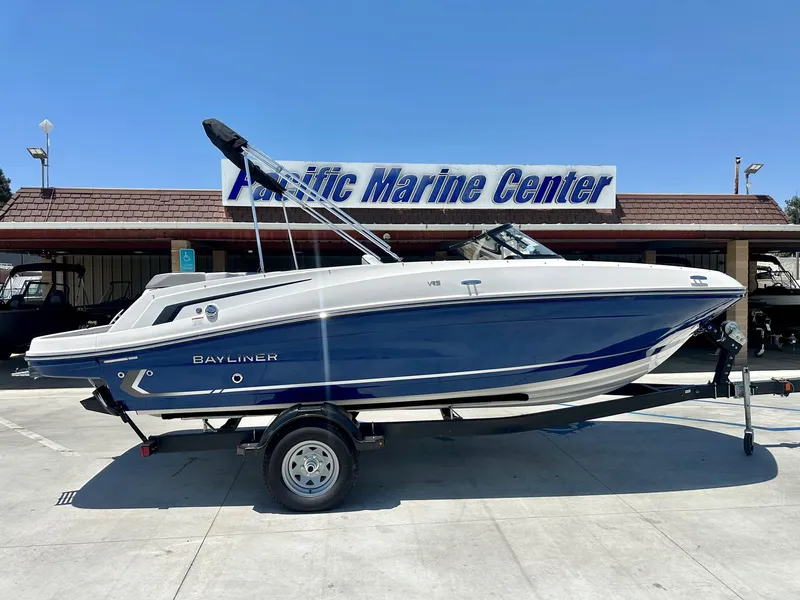The Image of Bayliner VR Series VR5 Bowrider w/ 200HP Mercury! 2025 - 1