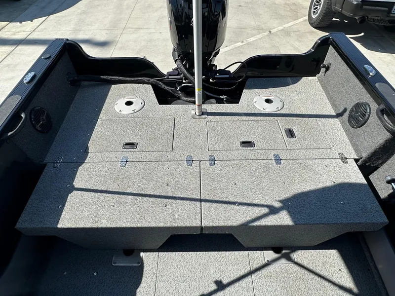 Slide: The Image of Crestliner 1750 Super Hawk Walk-Through JS w/ 115HP Mercury! 2022 - 11