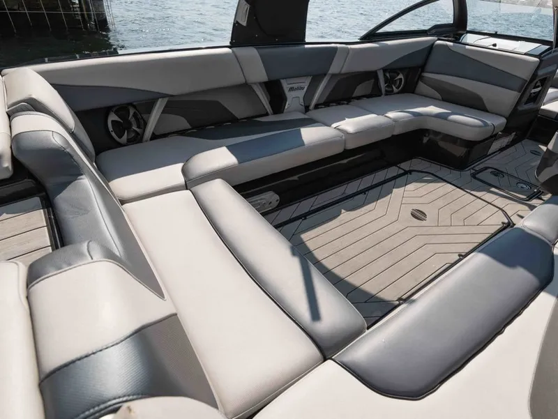 Slide: The Image of Malibu Wakesetter 24 MXZ 2017 - 11