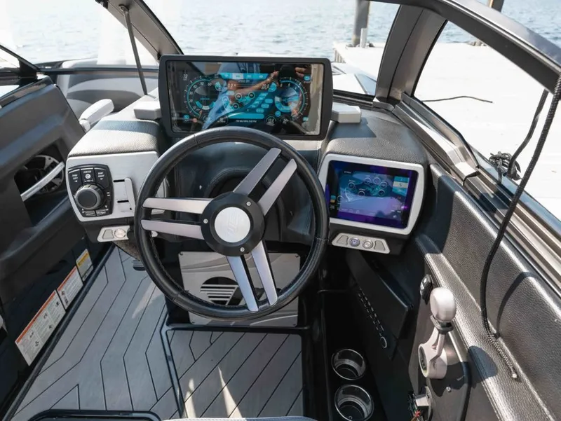 Slide: The Image of Malibu Wakesetter 24 MXZ 2017 - 14