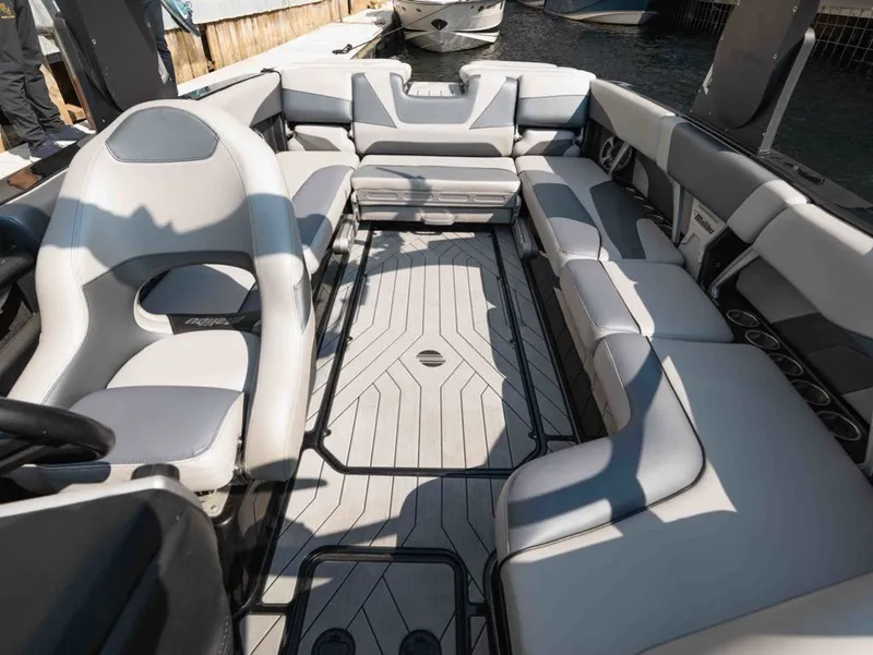 Slide: The Image of Malibu Wakesetter 24 MXZ 2017 - 17