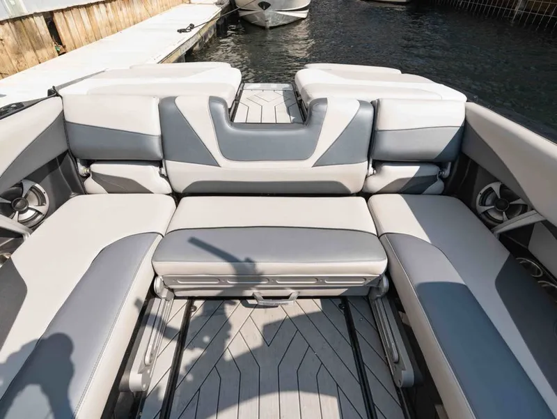 Slide: The Image of Malibu Wakesetter 24 MXZ 2017 - 18